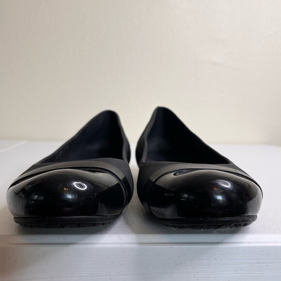 Crocs Patent Cap Toe Ballet Flat Black Comfort Slip On Casual Shoe Women Size 8 - Picture 10 of 14